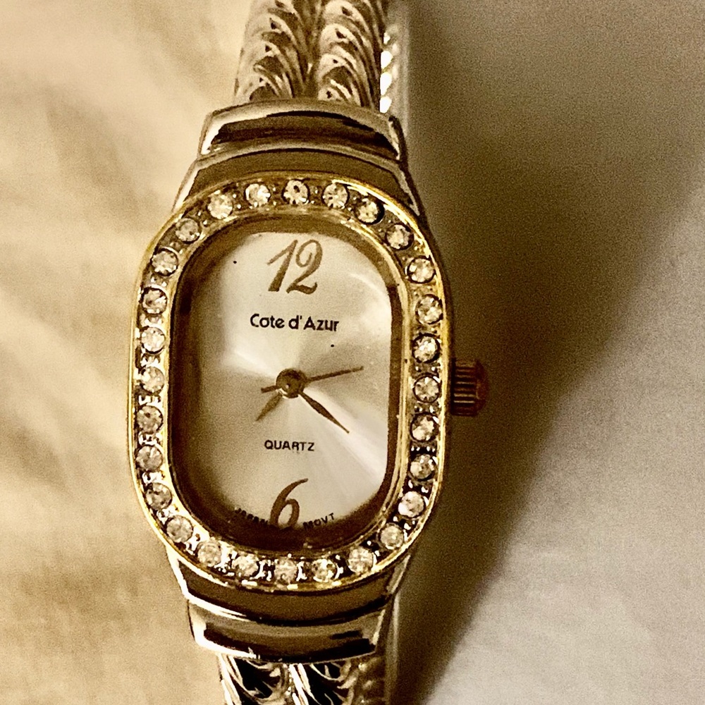 Quartz Watch bracelet- new. Fits all sizes. CZ Diamond bezel face.